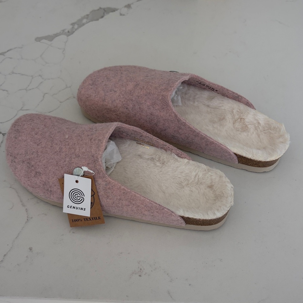 NWT Women's Pink Faux-Felt Slip-On Fur-Lined Slippers